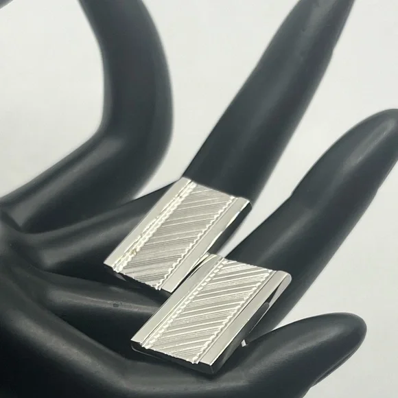 Shields Fifth Avenue boxed NEW silver tone rectangle cuff links line design